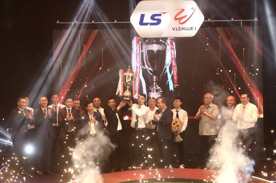 Viettel giành chức vô địch V.League 2020. Ảnh: Hoài Thu Viettel giành chức vô địch V.League 2020. Ảnh: Hoài Thu