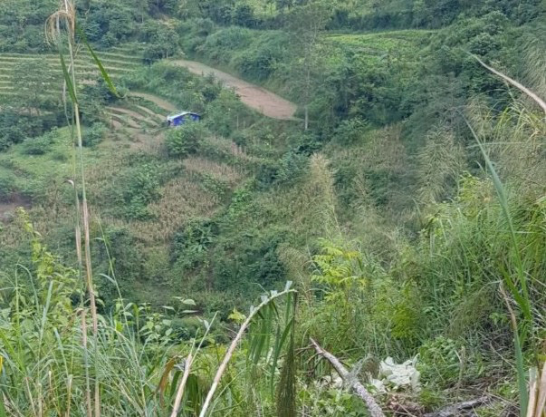 Nơi chiếc xe rơi xuống. (Ảnh: Minh Hải). Nơi chiếc xe rơi xuống. (Ảnh: Minh Hải).