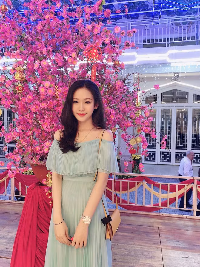 Đậu Hải Minh Anh ghi điểm bởi vẻ đẹp ngọt ngào, nữ tính. Cô được nhận xét là có nhiều nét giống với Hoa hậu Đặng Thu Thảo. Trong các đêm thi, nữ sinh Kinh tế - Luật có màn thể hiện không quá ấn tượng dù có nhiều lợi thế về nhan sắc ẢNH: FBNV