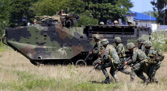 Các binh sĩ Mỹ và Philippines trong một cuộc tập trận tại tỉnh Zambales - Ảnh: Reuters  Các binh sĩ Mỹ và Philippines trong một cuộc tập trận tại tỉnh Zambales - Ảnh: Reuters