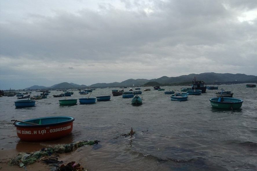 Phú Yên bắt đầu cấm biển từ 9 giờ ngày 4.11 để ứng phó bão số 10. Ảnh: Nhiệt Băng