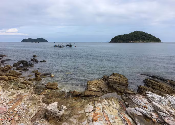 Người dân ở đây bảo địa điểm này là bãi đá đẹp nhất Nam Du