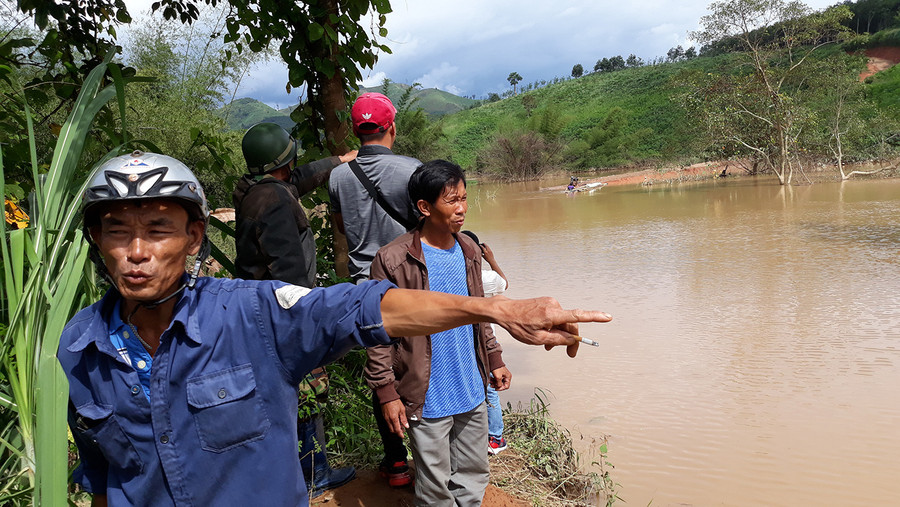 Thủy điện Plei Kần tự ý tích nước khiến hơn 350 ha đất vùng sản xuất của người dân bị cô lập, không thể thu hoạch nông sản. Nhiều nông sản của dân đã bị bỏ rụng, hư thối do đường ngập.