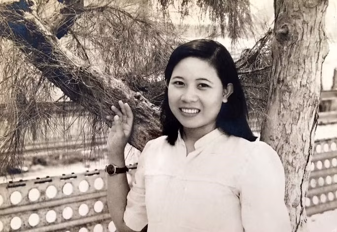 Cô Nguyễn Thị Kim Thúy, hiện là Hiệu trưởng Trường Tiểu học Gò Đền (Ninh Thuận) - lúc là cô giáo của lớp học bổ túc văn hóa trong bài viết. (Ảnh do tác giả cung cấp)