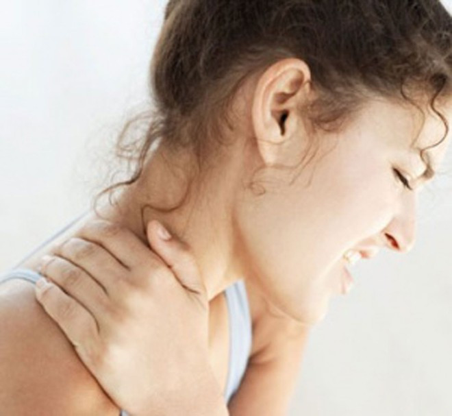 Đau cứng hàm và cổ là các triệu chứng phổ biến của chứng đau thắt ngực ẢNH: SHUTTERSTOCK