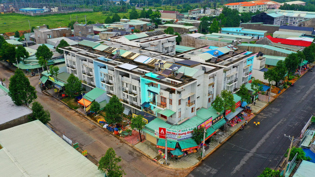 20 căn nhà xâu dựng trên 16 lô đất tại khu H2 trong Dự án Khu dân cư Mỹ Phước 3, nơi nhóm khách hàng tố cáo bà Đặng Thị Kim Oanh có dấu hiệu trốn thuế và lừa đảo. 20 căn nhà xâu dựng trên 16 lô đất tại khu H2 trong Dự án Khu dân cư Mỹ Phước 3, nơi nhóm khách hàng tố cáo bà Đặng Thị Kim Oanh có dấu hiệu trốn thuế và lừa đảo.
