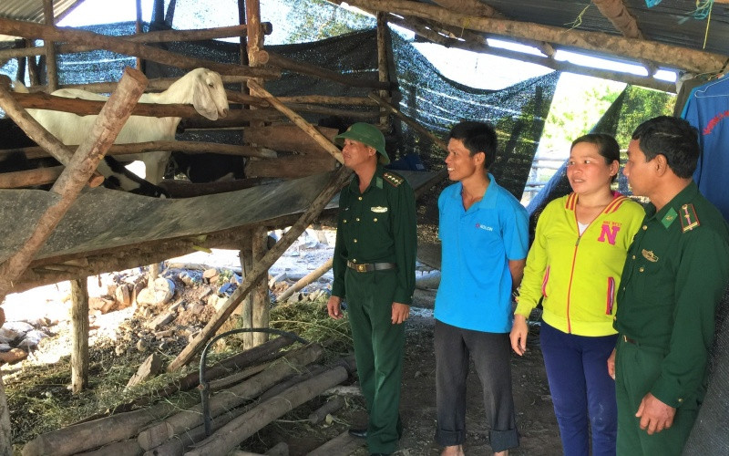 Mô hình chăn nuôi dê do BĐBP tỉnh Đắk Lắk hỗ trợ các gia đình khó khăn, ở xã biên giới Ia Rvê, huyện Ea Súp.