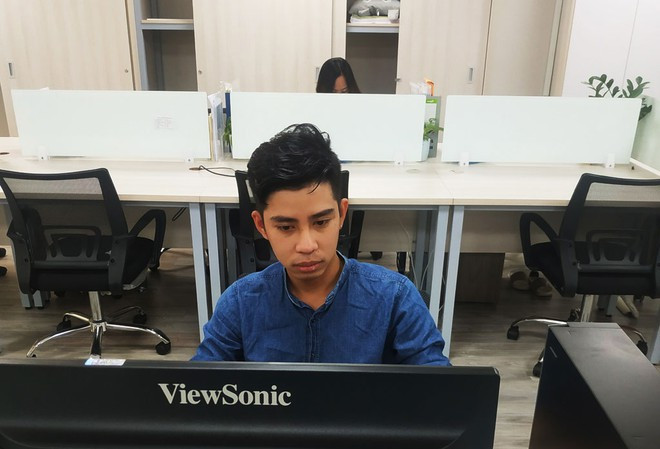 Dương Đức Duy hiện phải làm trái ngành do mất việc trong mùa dịch. ẢNH: PHẠM THU NGÂN