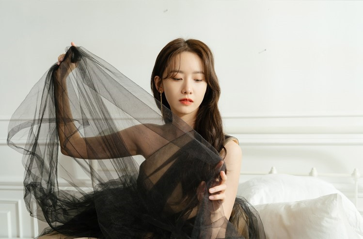 Những tấm ảnh hậu trường của Yoona trong buổi chụp cho tạp chí Marie Claire. Ảnh: SM Entertainment.