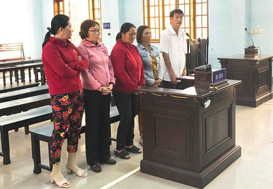 Các bị cáo tại phiên tòa phúc thẩm. Ảnh: Văn Ngọc  Các bị cáo đã bị tăng nặng hình phạt. Ảnh: Văn Ngọc