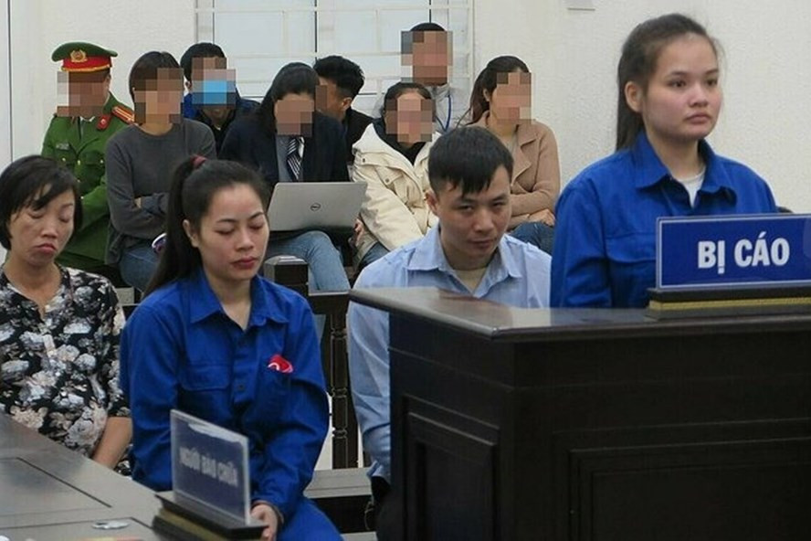 Các bị cáo tại phiên toà sơ thẩm vụ án mua bán trái phép chất ma tuý. Ảnh: V.Dũng. Các bị cáo tại phiên toà sơ thẩm vụ án mua bán trái phép chất ma tuý. Ảnh: V.Dũng.