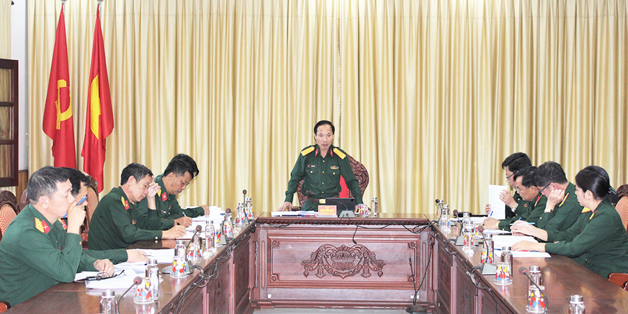 Đại tá Đoàn Văn Nhất-Phó Chủ nhiệm Chính trị Quân khu, kết luật tại buổi kiểm tra. Ảnh: Huy Bắc