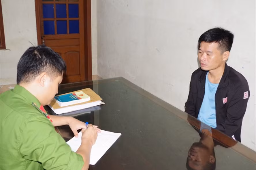  Đối tượng Sơn bị khởi tố, bắt tạm giam. Ảnh: Văn Đức.