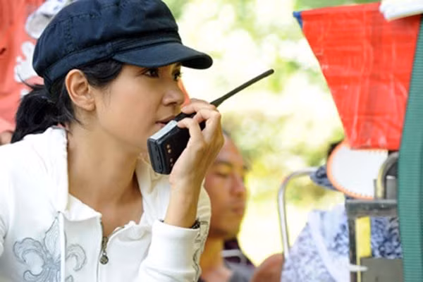 Trở lại với điện ảnh sau thời gian dài vắng bóng, Việt Trinh quyết định thử sức ở vai trò đạo diễn.