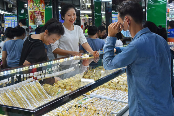 Giá vàng biến động. Ảnh: TẤN THẠNH