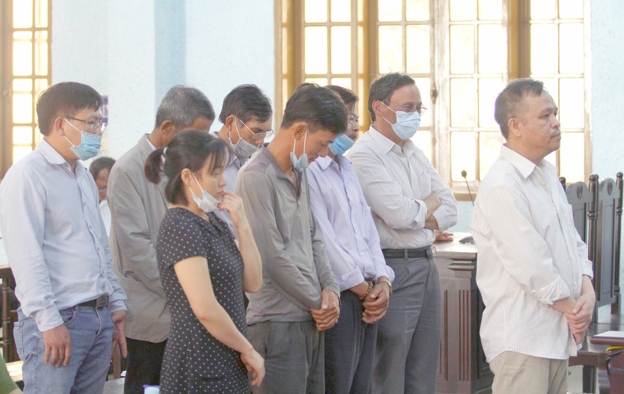 Các bị cáo trong phiên tòa phúc thẩm do Tòa án nhân dân cấp cao tại Đà Nẵng xét xử. Ảnh: Văn Ngọc
