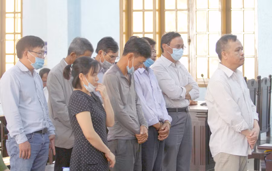 Các bị cáo trong phiên tòa phúc thẩm do Tòa án nhân dân cấp cao tại Đà Nẵng xét xử. Ảnh: Văn Ngọc