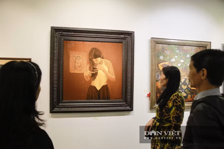 Chị Thu Thủy (Quận Cầu Giấy) chia sẻ: “Tôi là một người yêu thích nghệ thuật, đặc biệt là tính nghệ thuật thể hiện qua các bức tranh. Với tôi, cơ thể người phụ nữ là kiệt tác cuối cùng của tạo hoá”.
