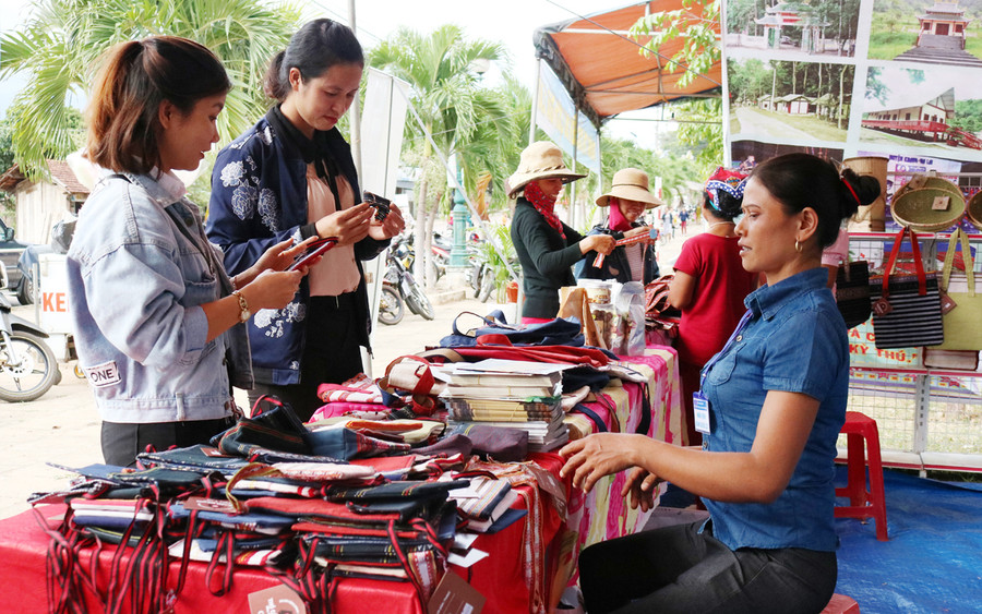 Huyện Kbang không ngừng tạo điều kiện thuận lợi để các HTX tiếp cận các chính sách hỗ trợ, ưu đãi về thuế, các nguồn vốn vay. Ảnh: Minh Nguyễn