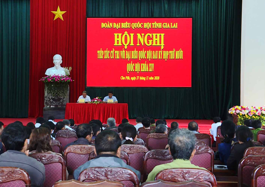 Quang cảnh buổi tiếp xúc cử tri tại huyện Chư Păh. Ảnh: Hoành Sơn