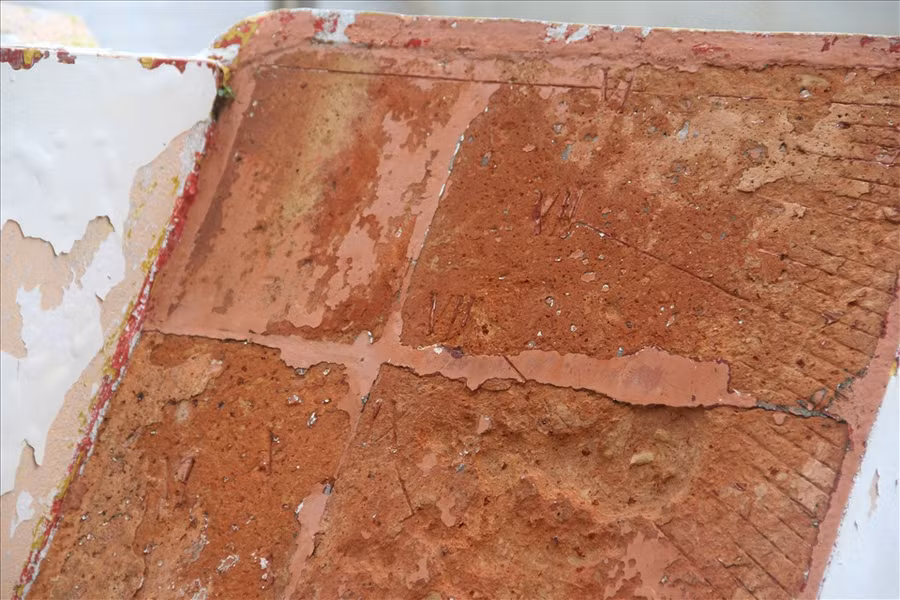  Các vạch số La Mã từ I-XII để chỉ giờ của đồng hồ Thái Dương.