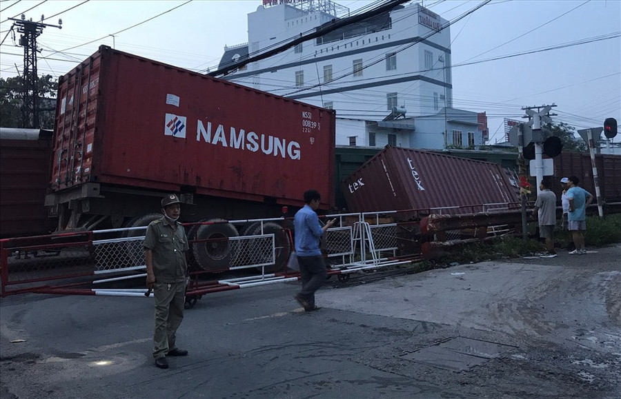  Thời điểm xảy ra tai nạn, gắc chắn không được kéo ra.