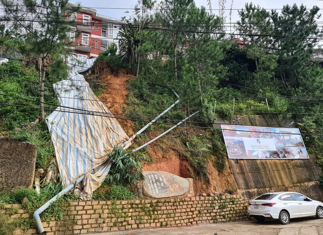 Vị trí sạt lở tại chung cư Khe Sanh - Ảnh: Lâm Viên