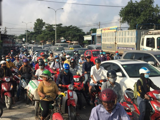 Giao thông qua khu vực ùn ứ kéo dài