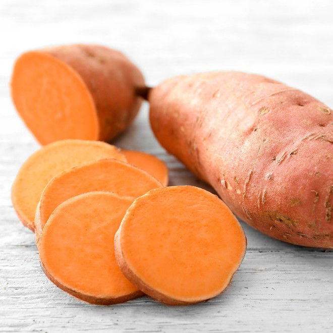 Khoai lang vàng chứa carotenoid rất tốt cho thị lực. ẢNH: SHUTTERSTOCK Khoai lang vàng chứa carotenoid rất tốt cho thị lực. ẢNH: SHUTTERSTOCK