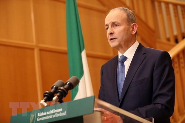 Thủ tướng Ireland Micheal Martin chúc mừng thắng lợi của ông Joe Biden. (Ảnh: AFP/TTXVN) Thủ tướng Ireland Micheal Martin chúc mừng thắng lợi của ông Joe Biden. (Ảnh: AFP/TTXVN)