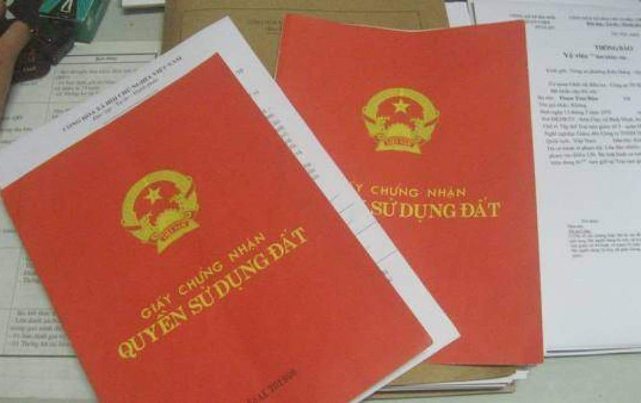 Sau 30 ngày, kể từ ngày niêm yết thông báo, hộ gia đình, cá nhân bị mất Sổ đỏ nộp 01 bộ hồ sơ đề nghị cấp lại Sổ đỏ. Ảnh minh họa IT