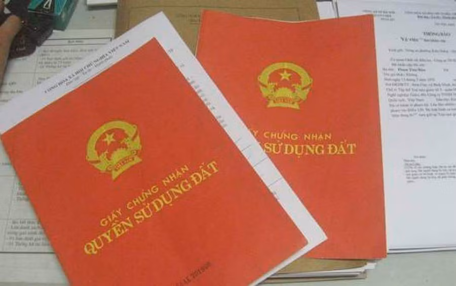 Sau 30 ngày, kể từ ngày niêm yết thông báo, hộ gia đình, cá nhân bị mất Sổ đỏ nộp 01 bộ hồ sơ đề nghị cấp lại Sổ đỏ. Ảnh minh họa IT