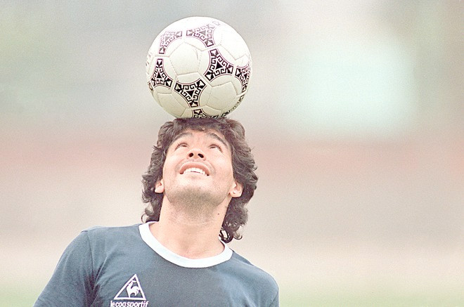  Ông Maradona cho rằng bóng đá đã đem lại cho mình sự hạnh phúc, tự do như thể đã chạm tay vào bầu trời - Ảnh: AFP