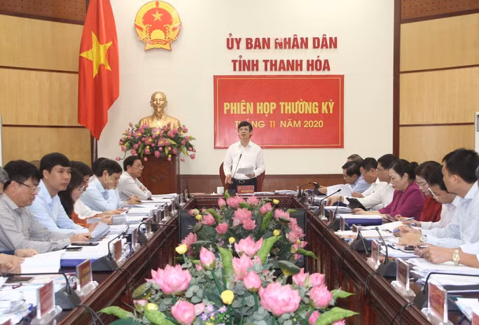 Ông Nguyễn Đình Xứng, Chủ tịch UBND tỉnh Thanh Hóa, chủ trì kỳ họp