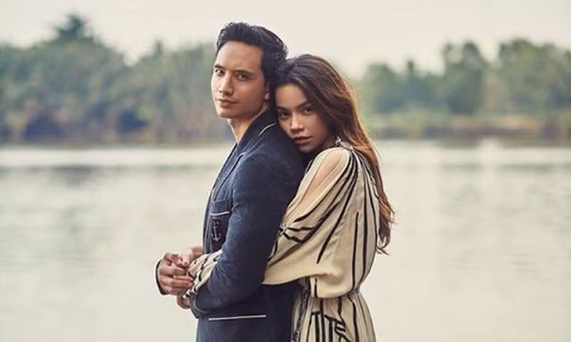 Khi quen nhau, cả hai dính nhiều tin đồn không hay. Nhiều người cho rằng Kim Lý quen Hồ Ngọc Hà vì sự nổi tiếng của cô.