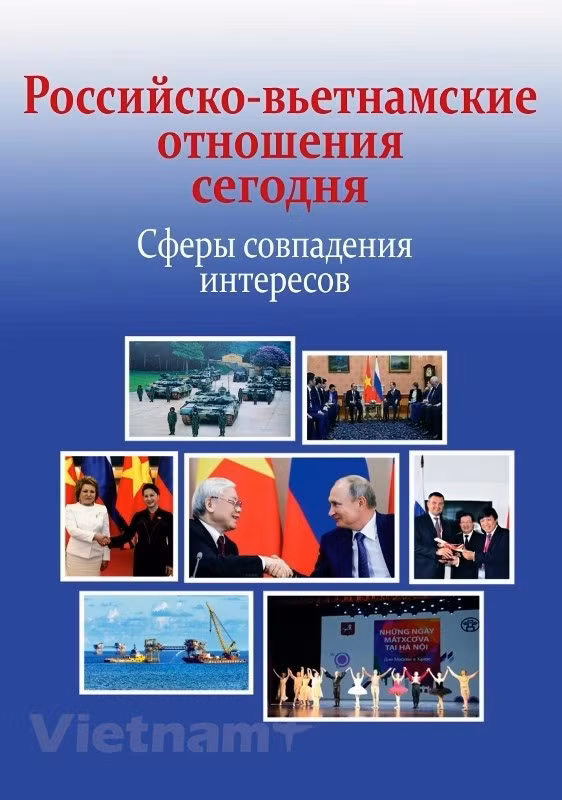 Cuốn kỷ yếu Quan hệ Nga-Việt. (Ảnh: Hồng Quân/ Vietnam+)