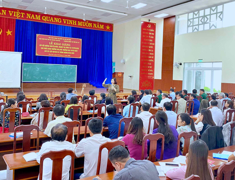 Quang cảnh lớp bồi dưỡng. Ảnh: Mộc Trà