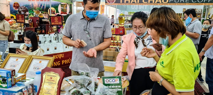 Dự báo nhu cầu mua sắm Tết của người dân tăng cao. Ảnh: Vũ Long Dự báo nhu cầu mua sắm Tết của người dân tăng cao. Ảnh: Vũ Long