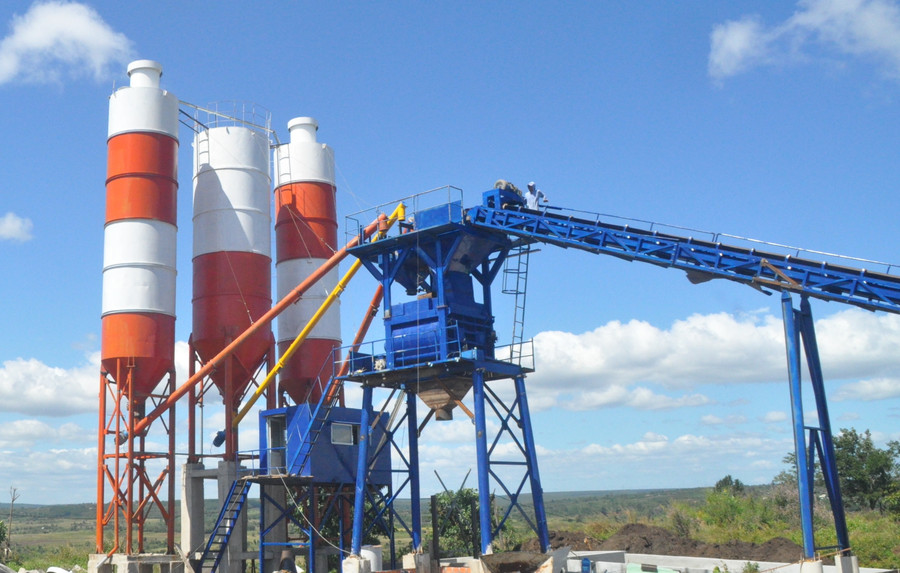 2. Các công ty được cấp phép khai thác khoáng sản ở huyện Chư Pưh đầu tư mua sắm máy móc hiện đại để tăng năng suất, giảm thiểu tác động với môi trường-hì