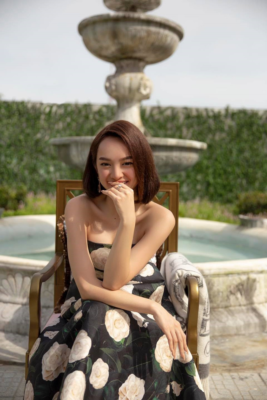 "Khoảng thời gian 1 năm rưỡi ngừng lại là cần thiết để Kaity trau dồi, trải nghiệm, học hỏi về diễn xuất cũng như là cho bản thân có thời gian để lớn. Vì vậy, "Tiệc trăng máu" là bộ phim rất quan trọng đánh dấu sự trưởng thành trong diễn xuất và bắt đầu thử thách với những vai diễn trưởng thành hơn" - nữ diễn viên chia sẻ.