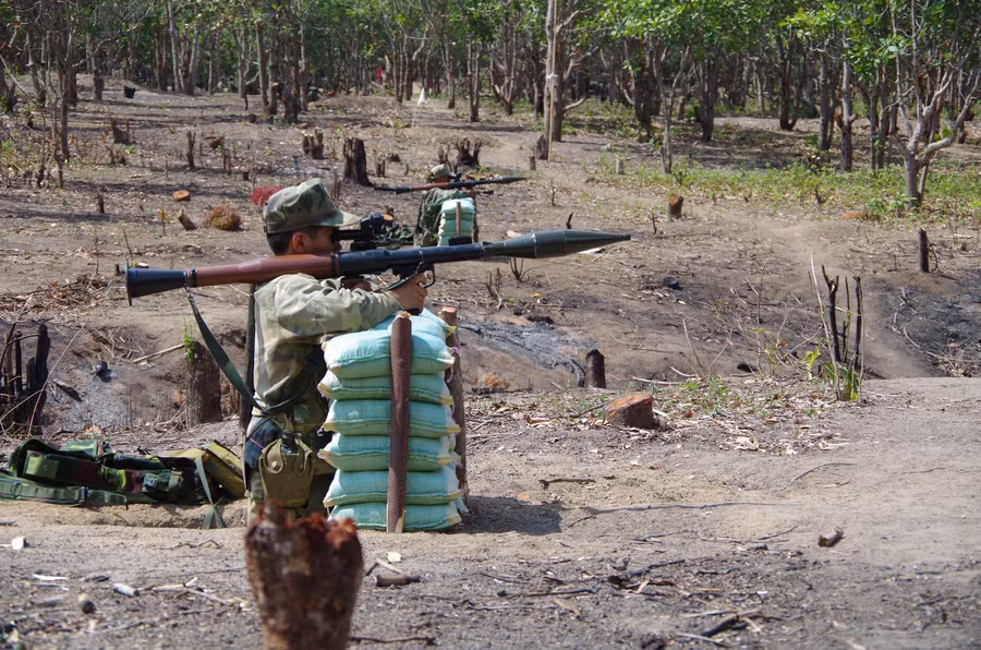 Chiến sĩ thuộc LLVT tỉnh tham gia huấn luyện ngoài thao trường. Ảnh: VĨNH HOÀNG