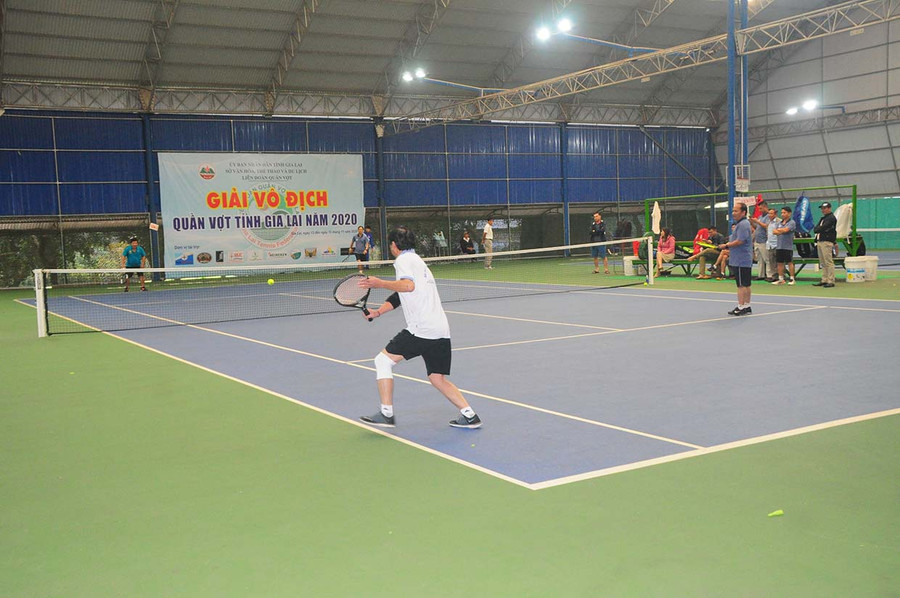 Các VĐV thi đấu nội dung đôi nam giao hữu. Ảnh: Nguyễn Tú Các VĐV thi đấu nội dung đôi nam giao hữu. Ảnh: Nguyễn Tú 2