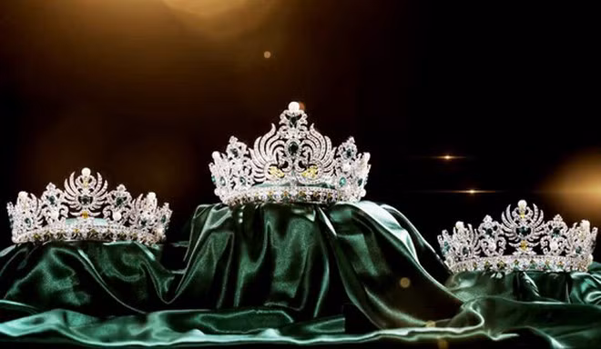 Thiết kế vương miện được thực hiện với màu chủ đạo là vàng và xanh ngọc bích, đúng với chủ đề cuộc thi - Ảnh: BTC