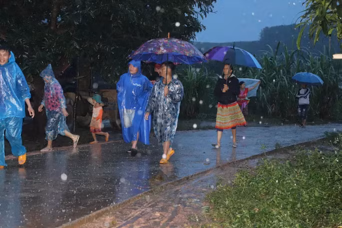 Hiện vẫn còn 600 hộ dân sống trong lòng hồ thủy lợi