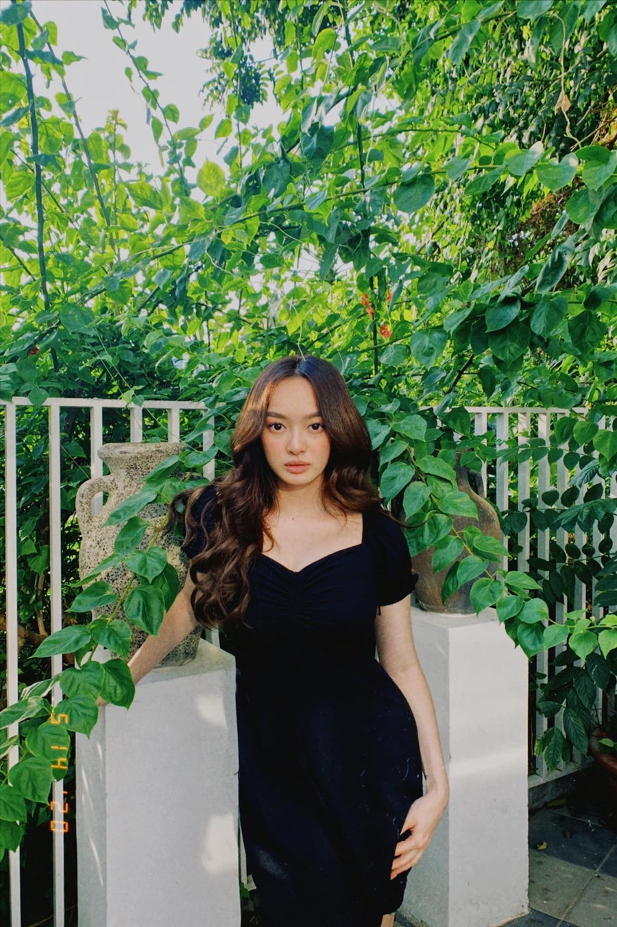 Ở tuổi 21, nhan sắc Kaity Nguyễn nổi bật với gương mặt sáng, làn da mịn màng, vầng trán rộng cùng đôi mắt to tròn.