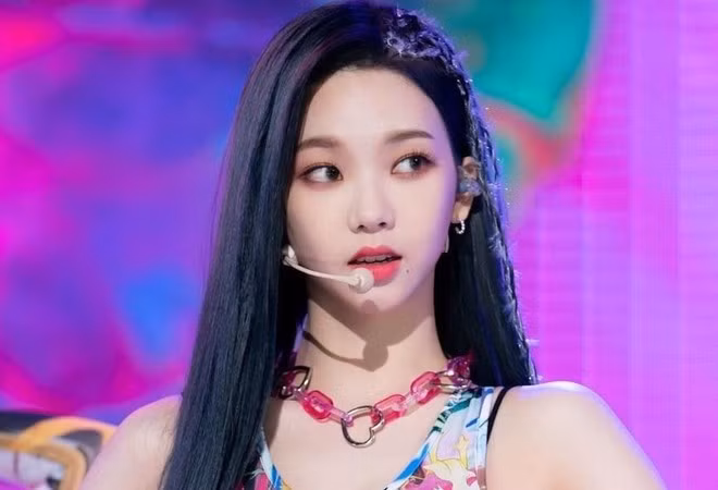 Karina đang là thỏi nam châm hút fan của nhóm nhạc tân binh Aespa ẢNH: THE SHOW