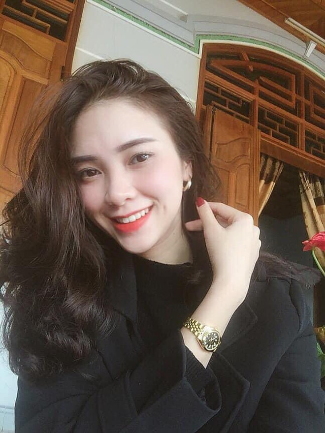 Nguyễn Thị Hoài Thương thu hút bởi nụ cười rạng rỡ trong loạt ảnh đời thường. Cô cũng được đánh giá cao về hình thể khi sở hữu chiều cao 1,71m, số đo ba vòng 80-59-89 ẢNH: FBNV