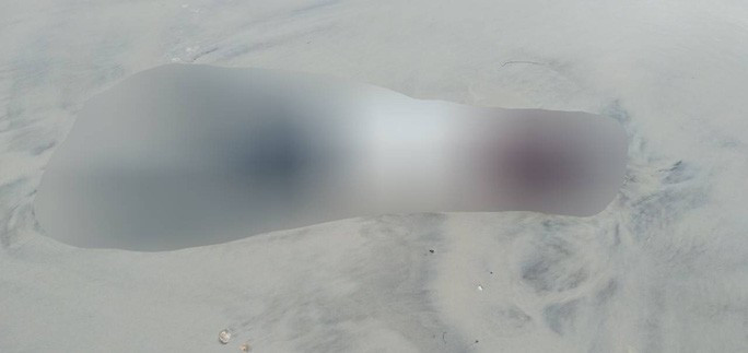 Thi thể nữ giới dạt vào bờ biển Quảng Trị vào chiều tối 31-10 Thi thể nữ giới dạt vào bờ biển Quảng Trị vào chiều tối 31-10