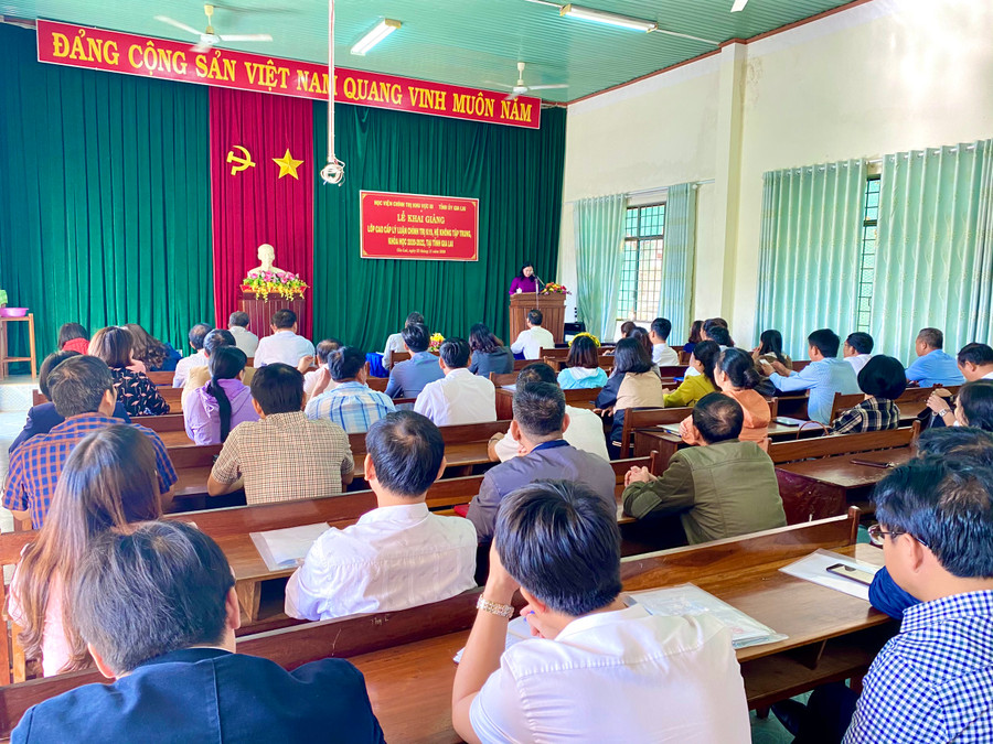 Quang cảnh lễ khai giảng. Ảnh: Hồng Thi  Quang cảnh lễ khai giảng. Ảnh: Hồng Thi