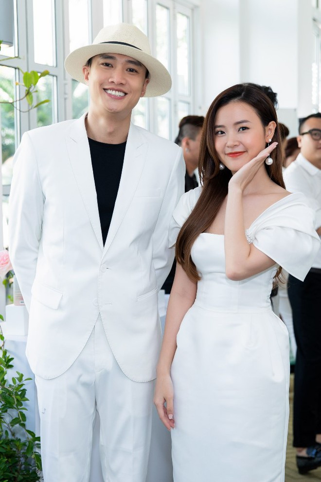 Quốc Trường mặc đúng dress-code trắng, thêm chiếc nón tạo điểm nhấn ẢNH: NVCC